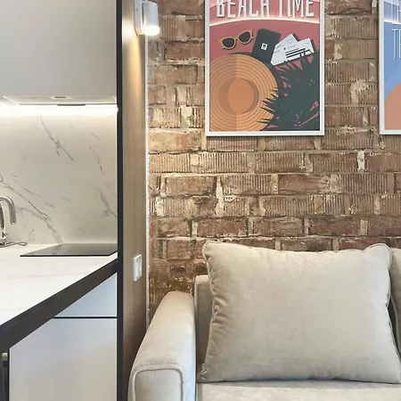Apartment Seventeen White *
